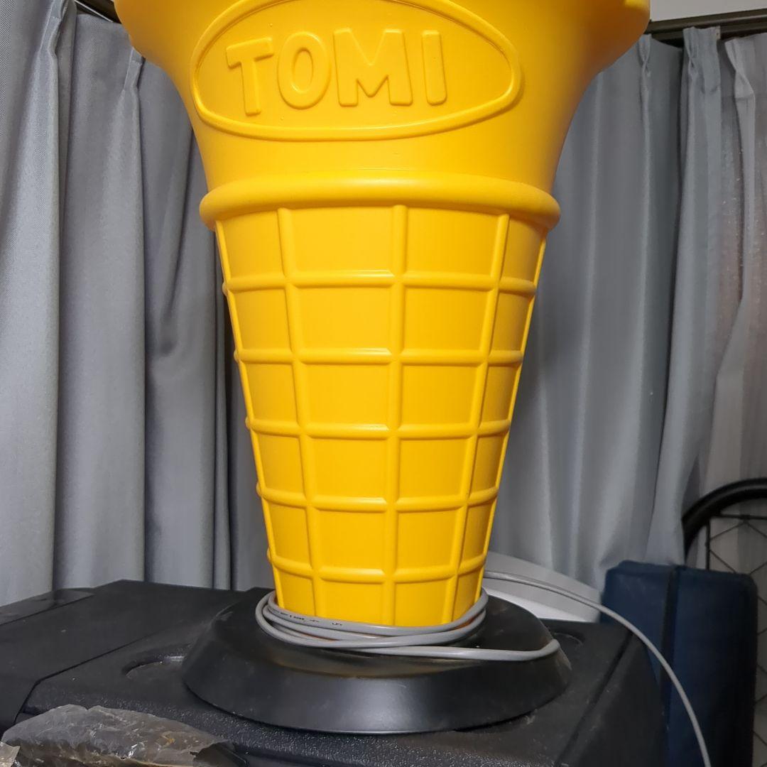 TOMI アイスクリームコーン型ディスプレイ