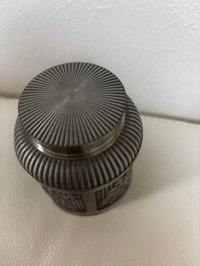 Selangor Pewter フタ付キャニスター 花レリーフ 茶筒