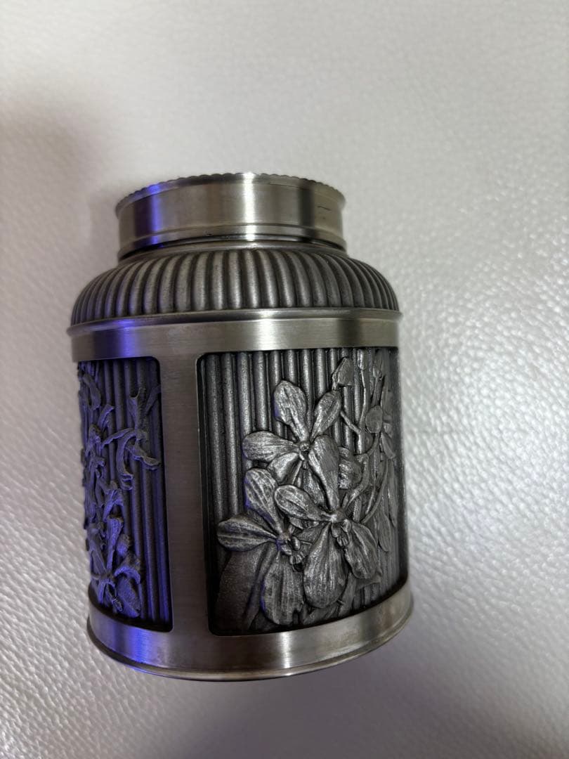 Selangor Pewter フタ付キャニスター 花レリーフ 茶筒
