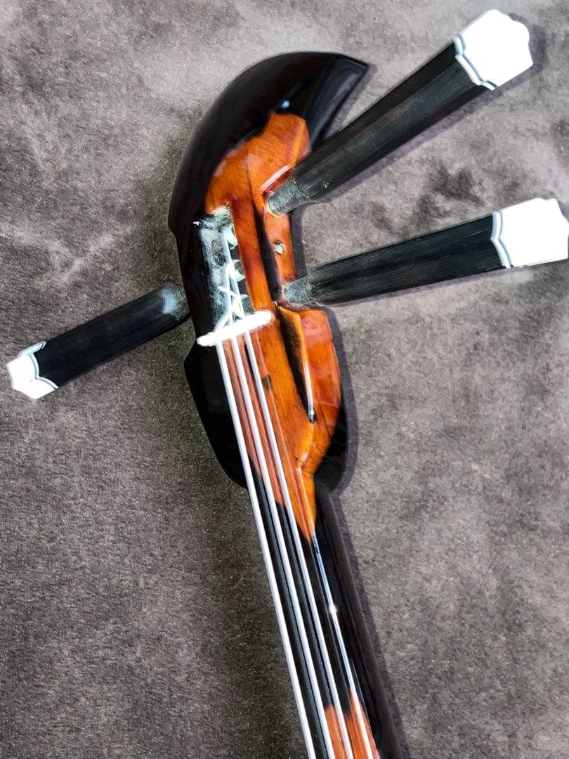 沖縄三線ワンランク上(上質黒檀)真壁型本皮一枚張りスンチ塗り期間限定出品