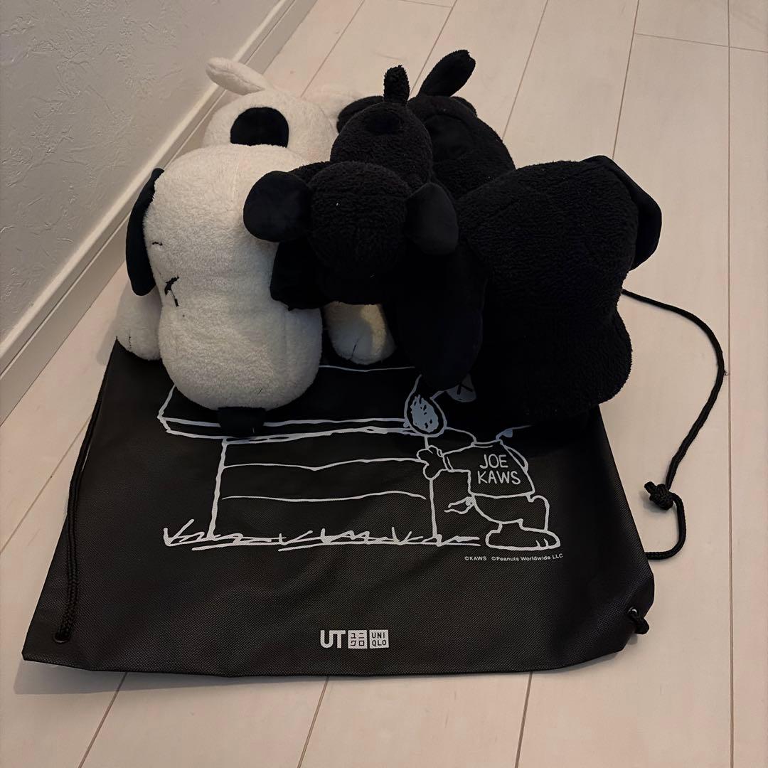 KAWS×スヌーピー　ぬいぐるみセット 黒・白