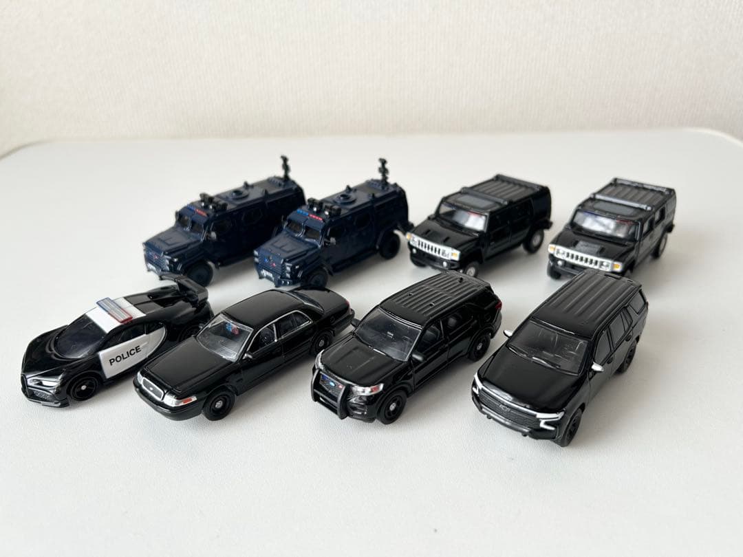 【グリーンライト】警察車両8台セット　シボレー、フォード、装甲車 【カスタム品】