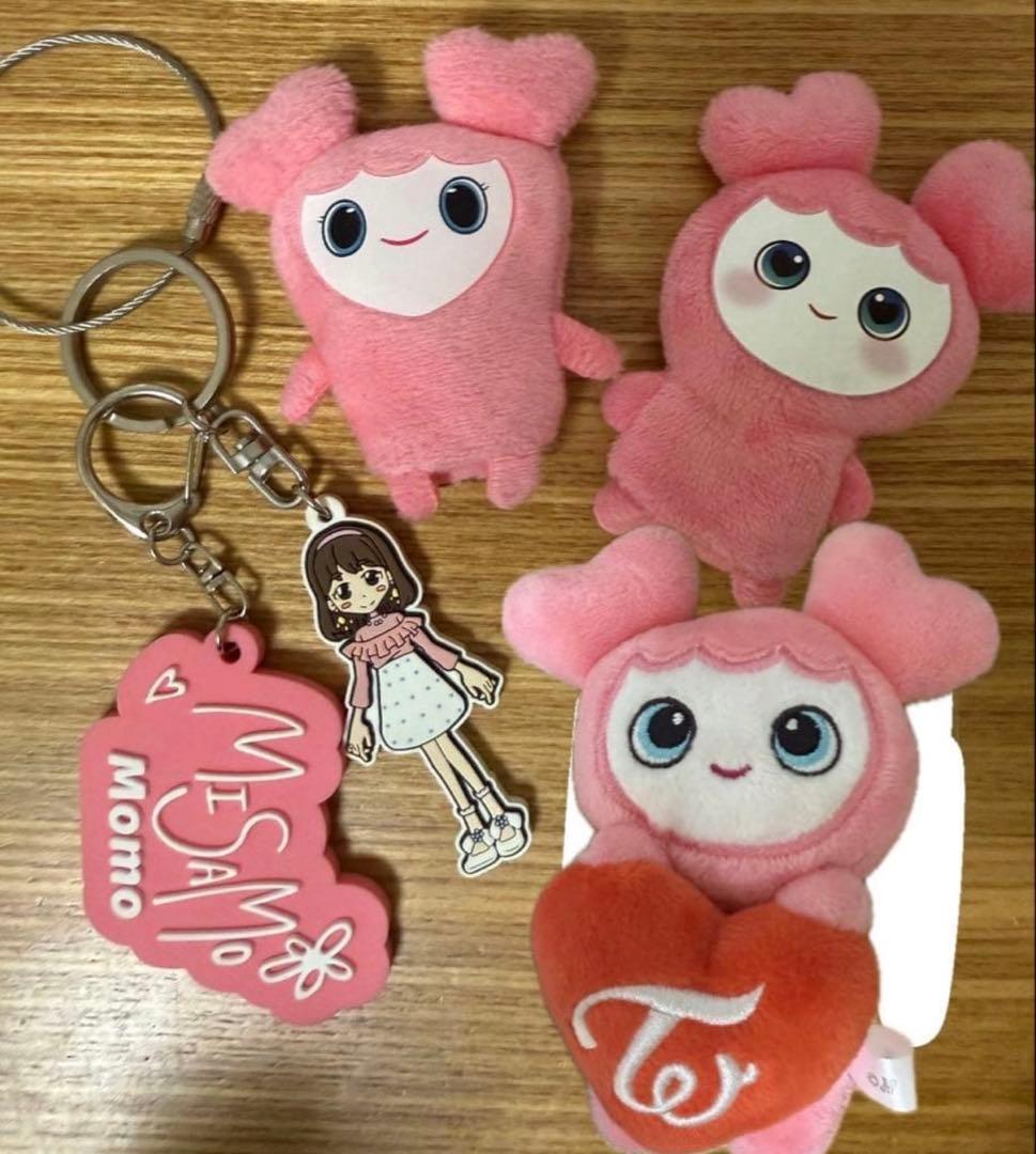 TWICE モモ 痛バ まとめ売り 缶バッジ misamo トレカ モブリー