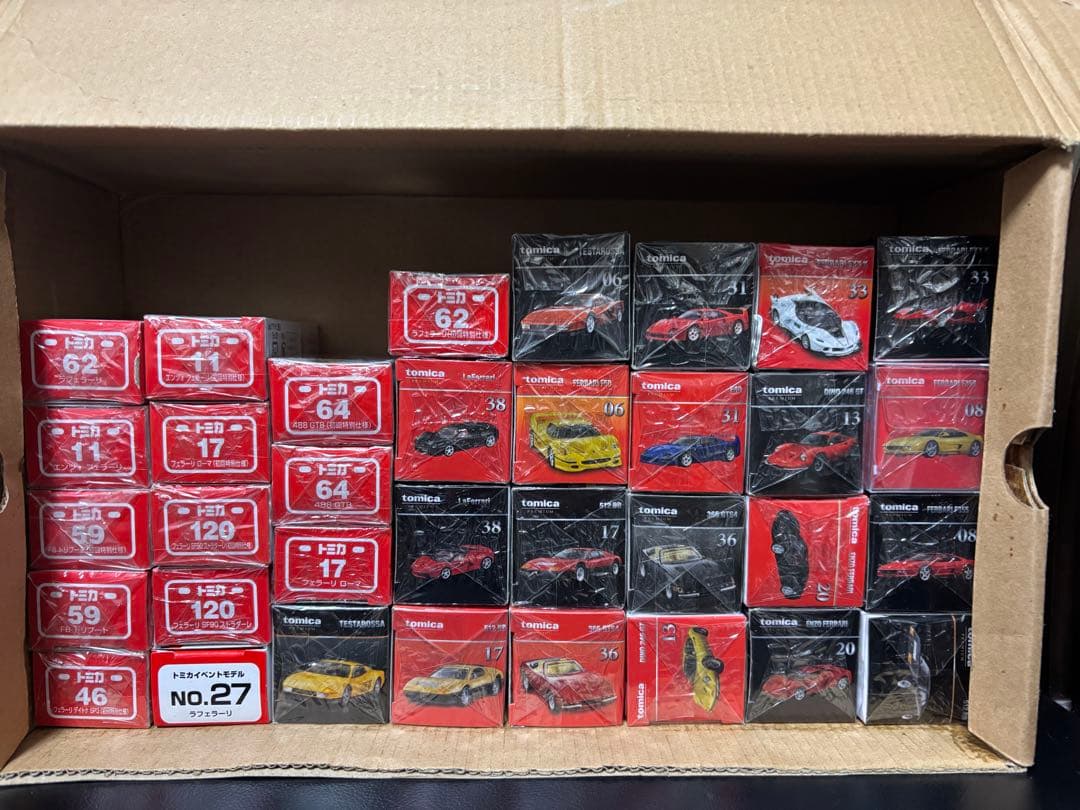 【新品未使用】トミカ　歴代フェラーリ　34台+フェラーリセット8台