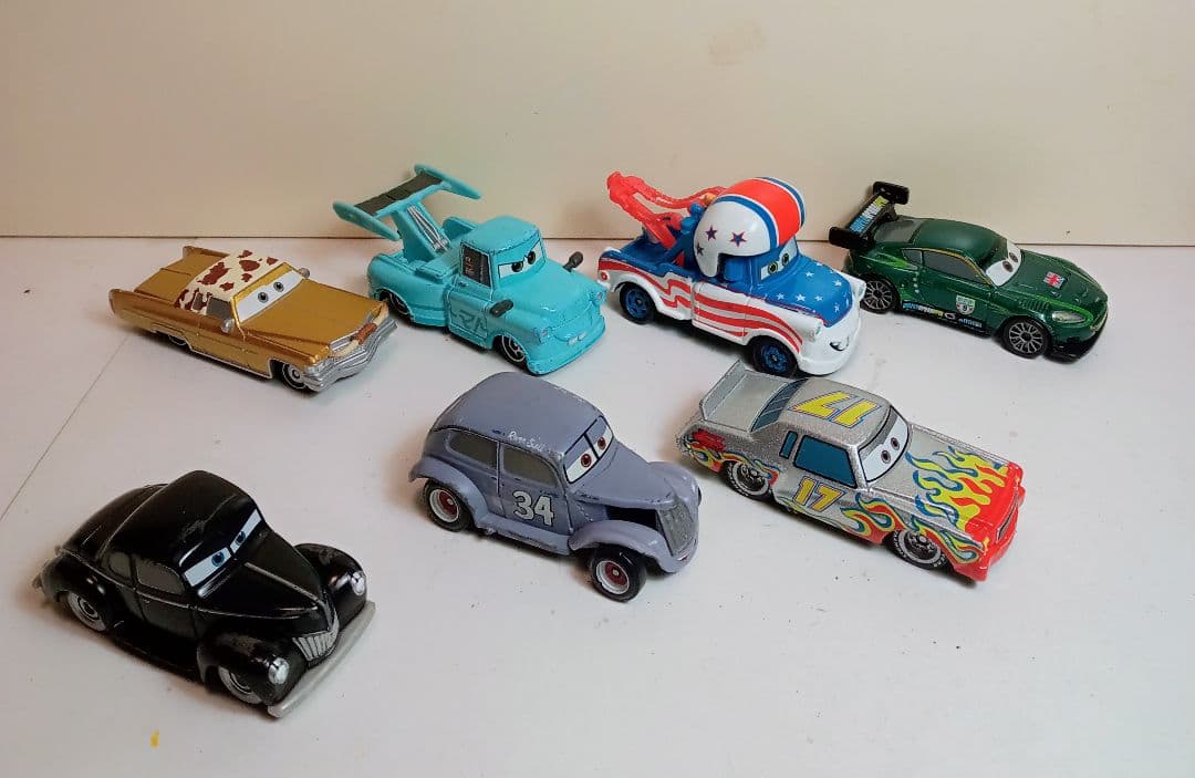 トミカディズニーカーズ7台