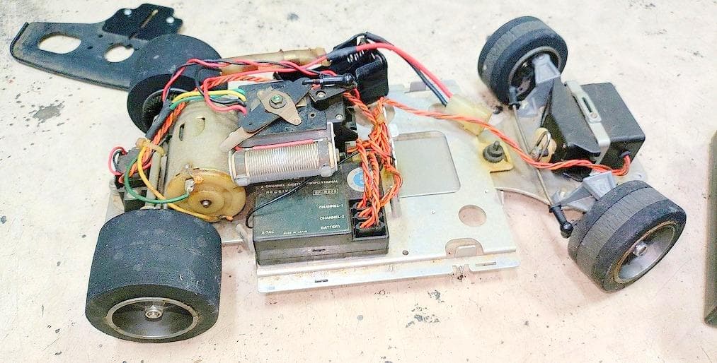 『古い　ホビーラジコン　ジャーシなど　たぶんタミヤのランボだったかと？　京商』