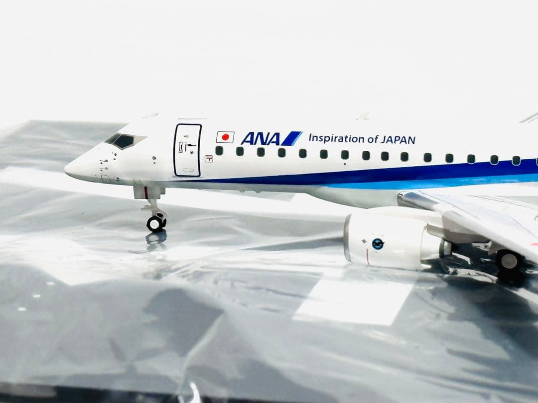 全日空商事 1/200 ANA MRJ90 滑走路パネル付き MR29008
