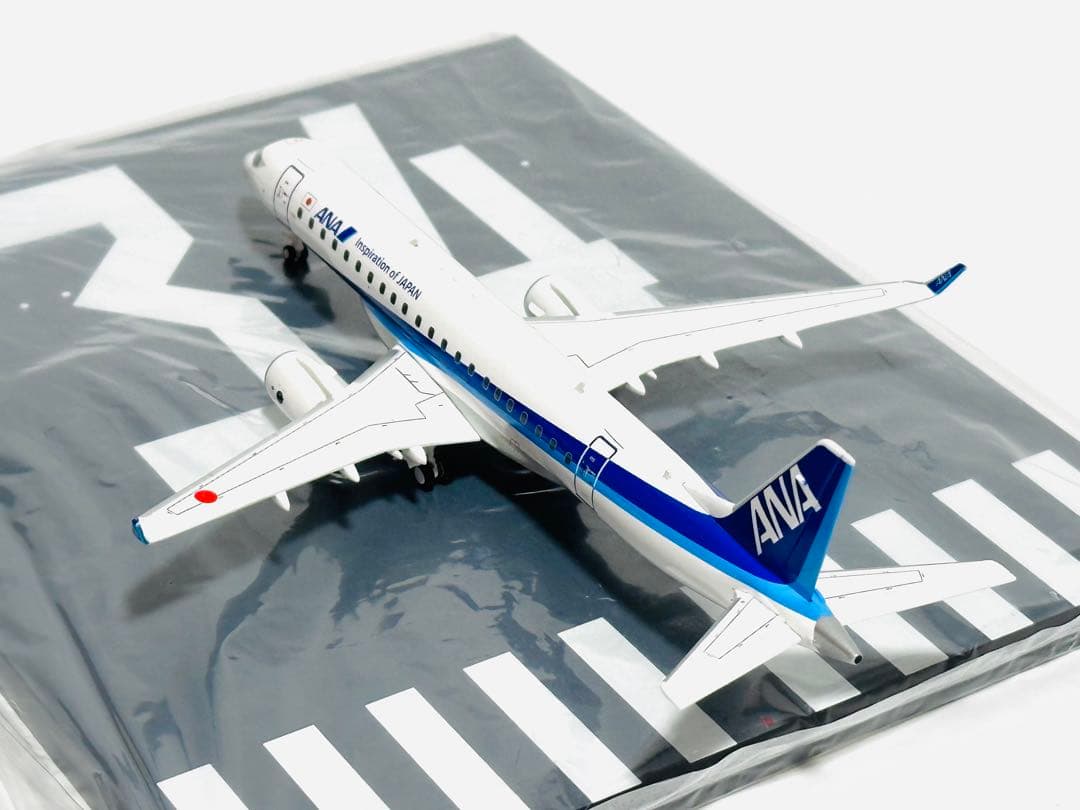 全日空商事 1/200 ANA MRJ90 滑走路パネル付き MR29008