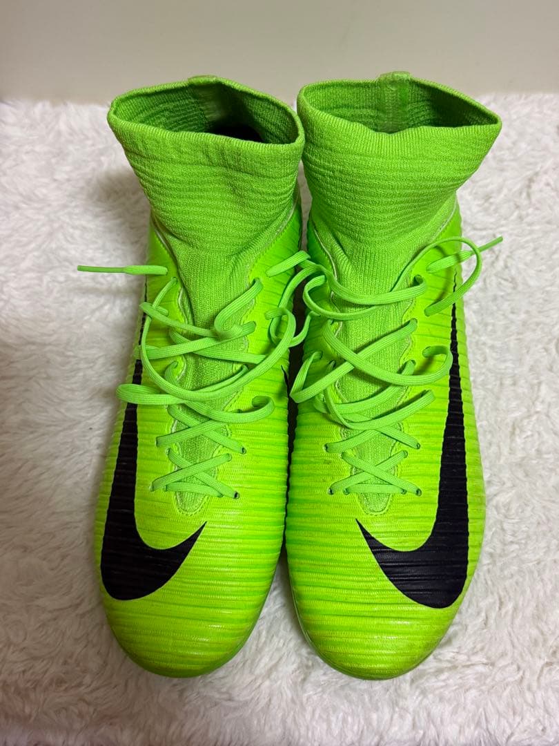 Nike Mercurial ネオンイエロー サッカーシューズ