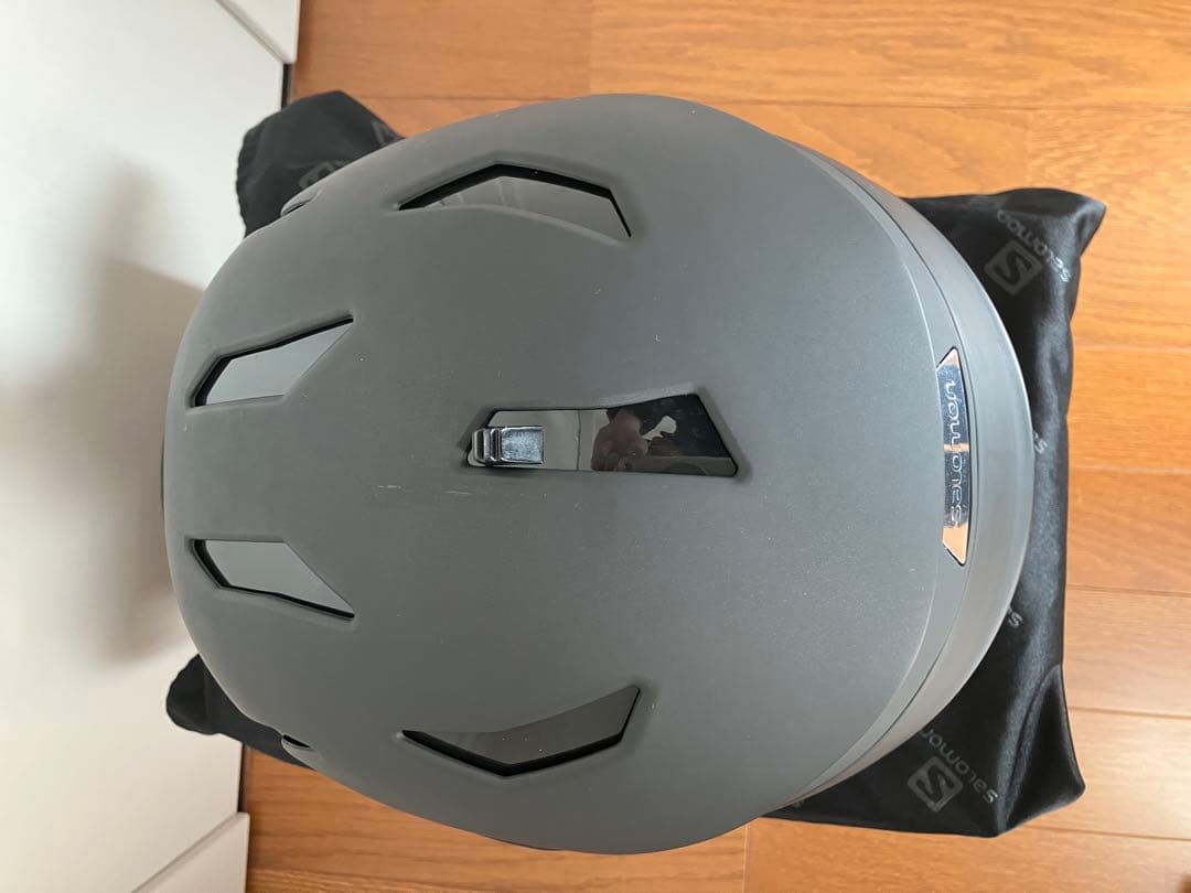 Salomon サロモン　スキー•スノーボード　バイザー付きヘルメット