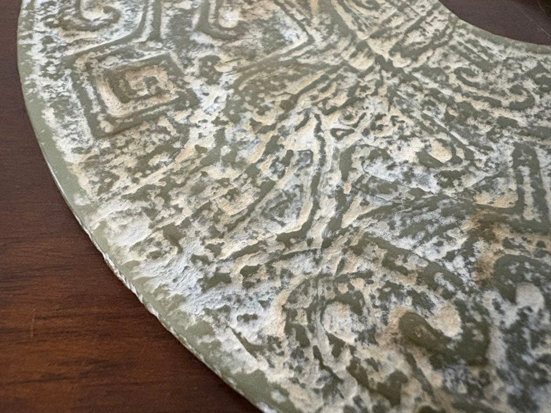 中国的な置物　中国美術　玉壁？　直径19.5cm、重さ308g