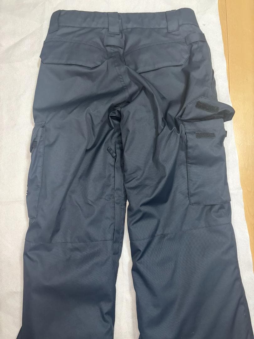 Dc蛍光色のスノーボード・スキーウエア上下セット・サイズ135～140cm