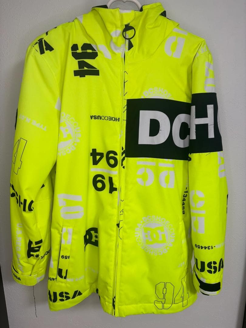 Dc蛍光色のスノーボード・スキーウエア上下セット・サイズ135～140cm