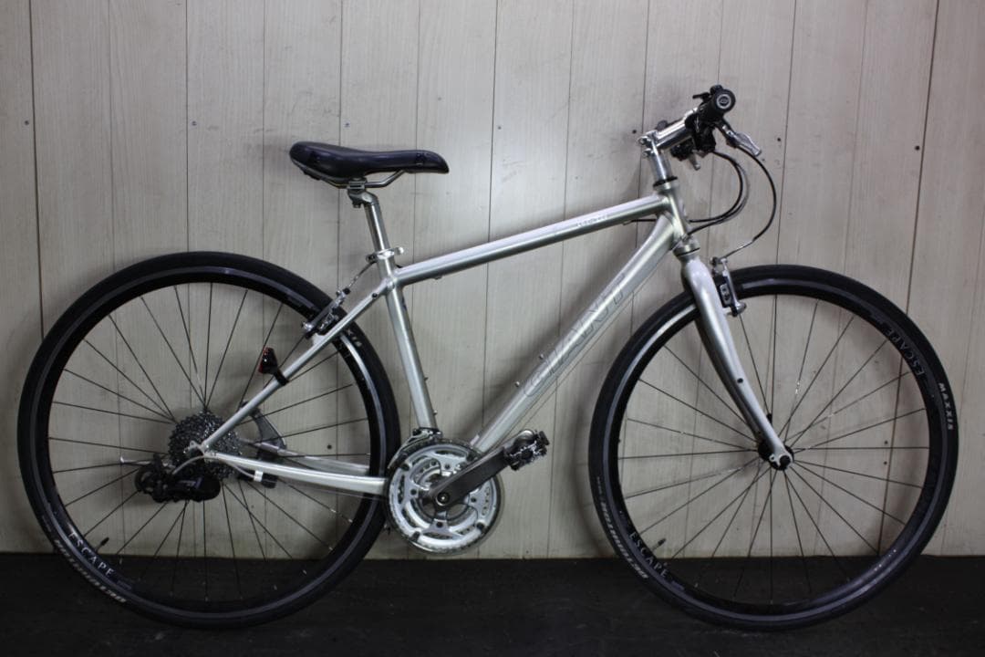 GIANT ESCAPE R3 700C 24速 430mm SILVERクロス