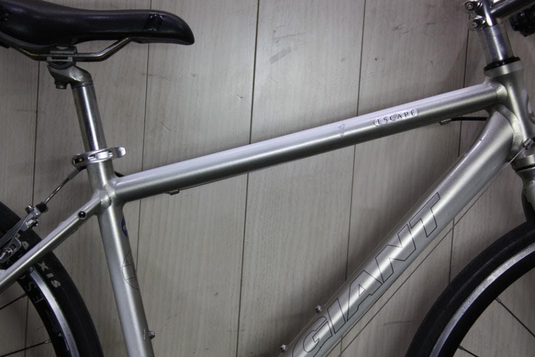 GIANT ESCAPE R3 700C 24速 430mm SILVERクロス