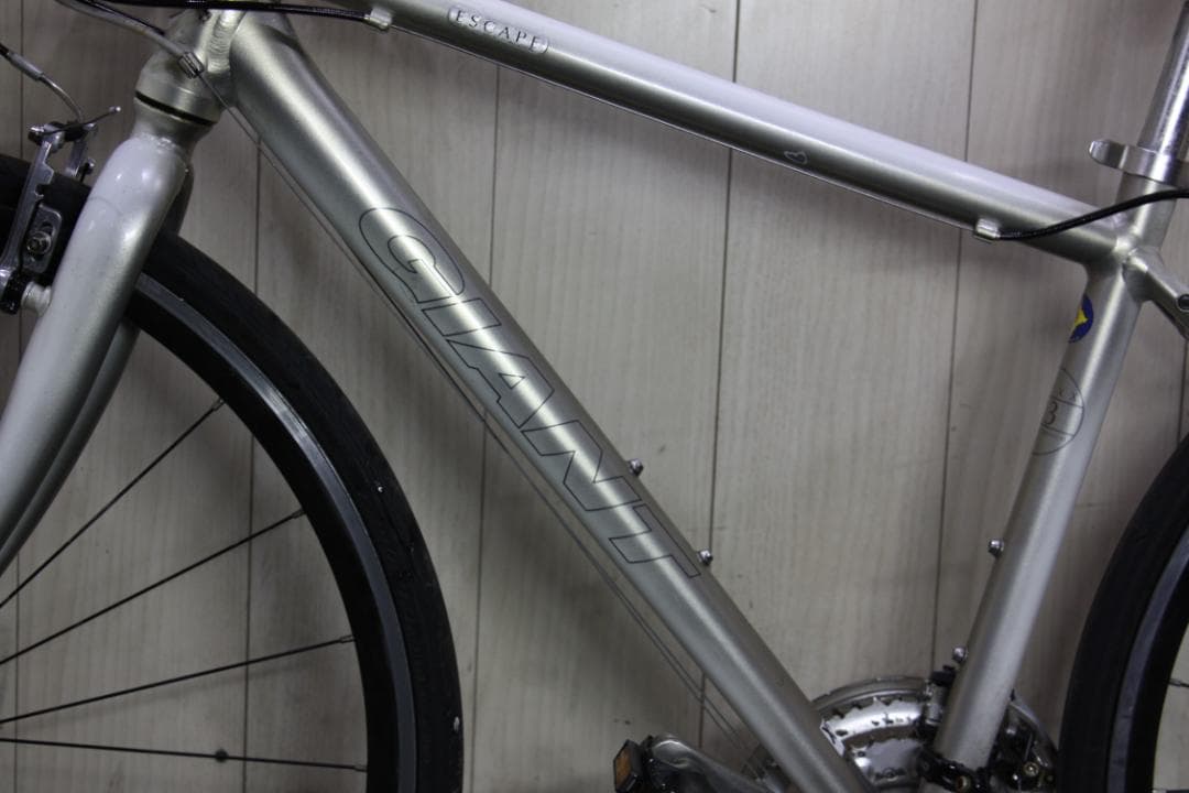 GIANT ESCAPE R3 700C 24速 430mm SILVERクロス