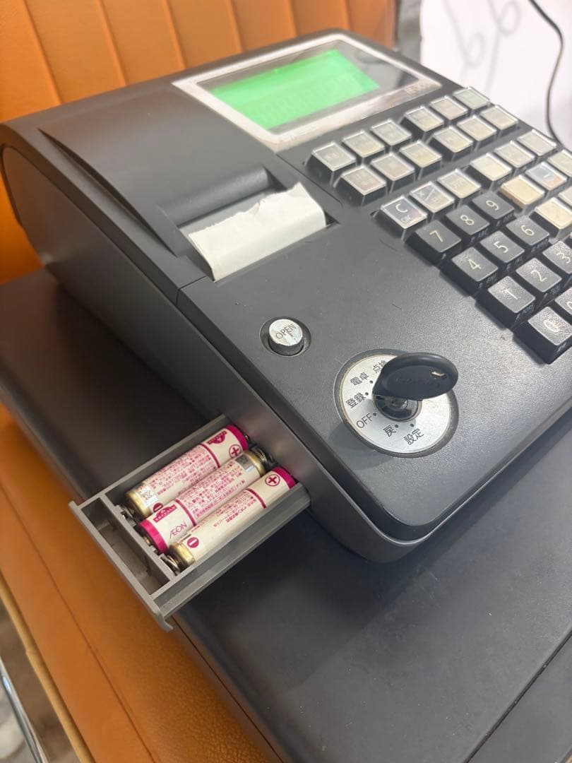 CASIO TE-300 レジスター　普通紙新品のロールペーパー四巻付き