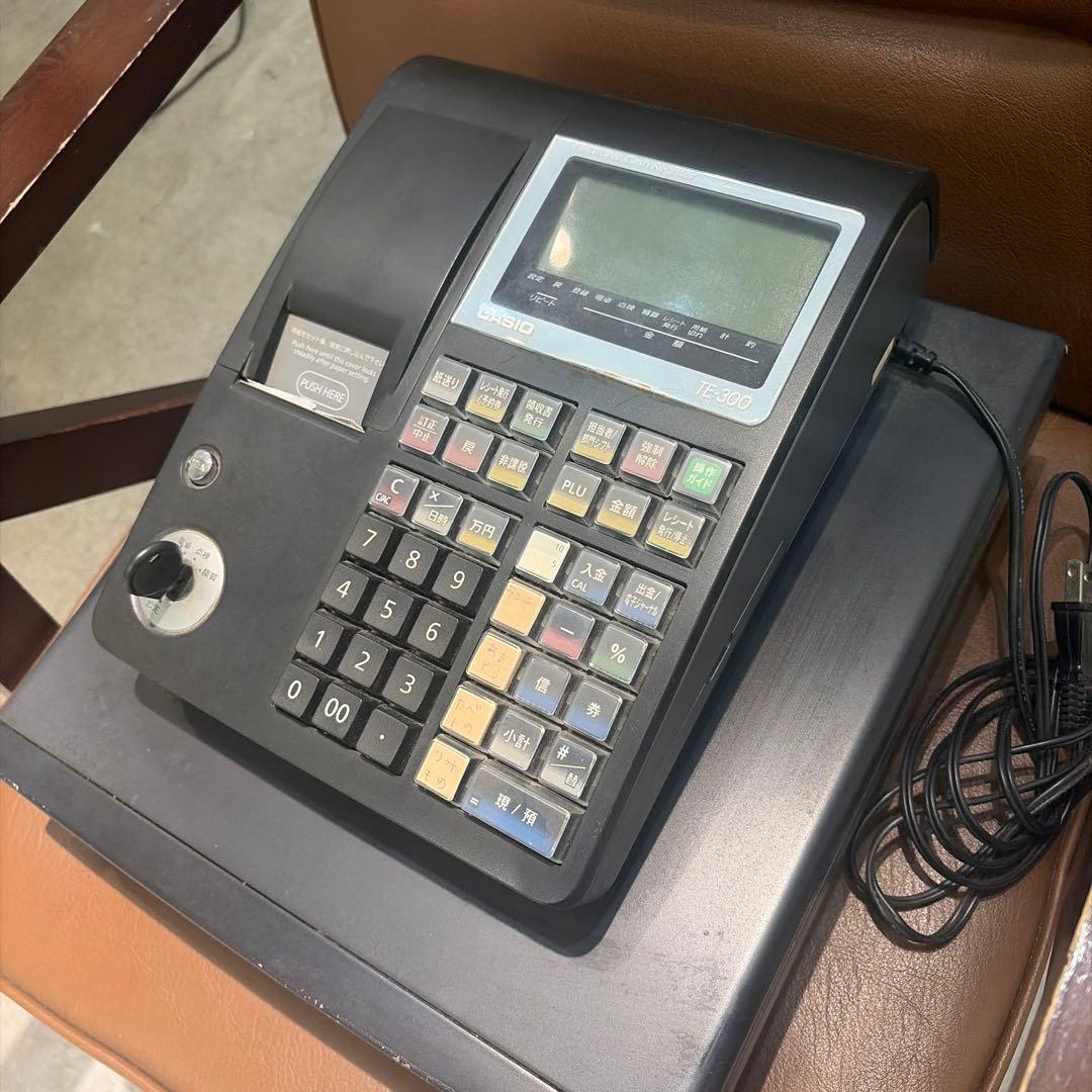 CASIO TE-300 レジスター　普通紙新品のロールペーパー四巻付き