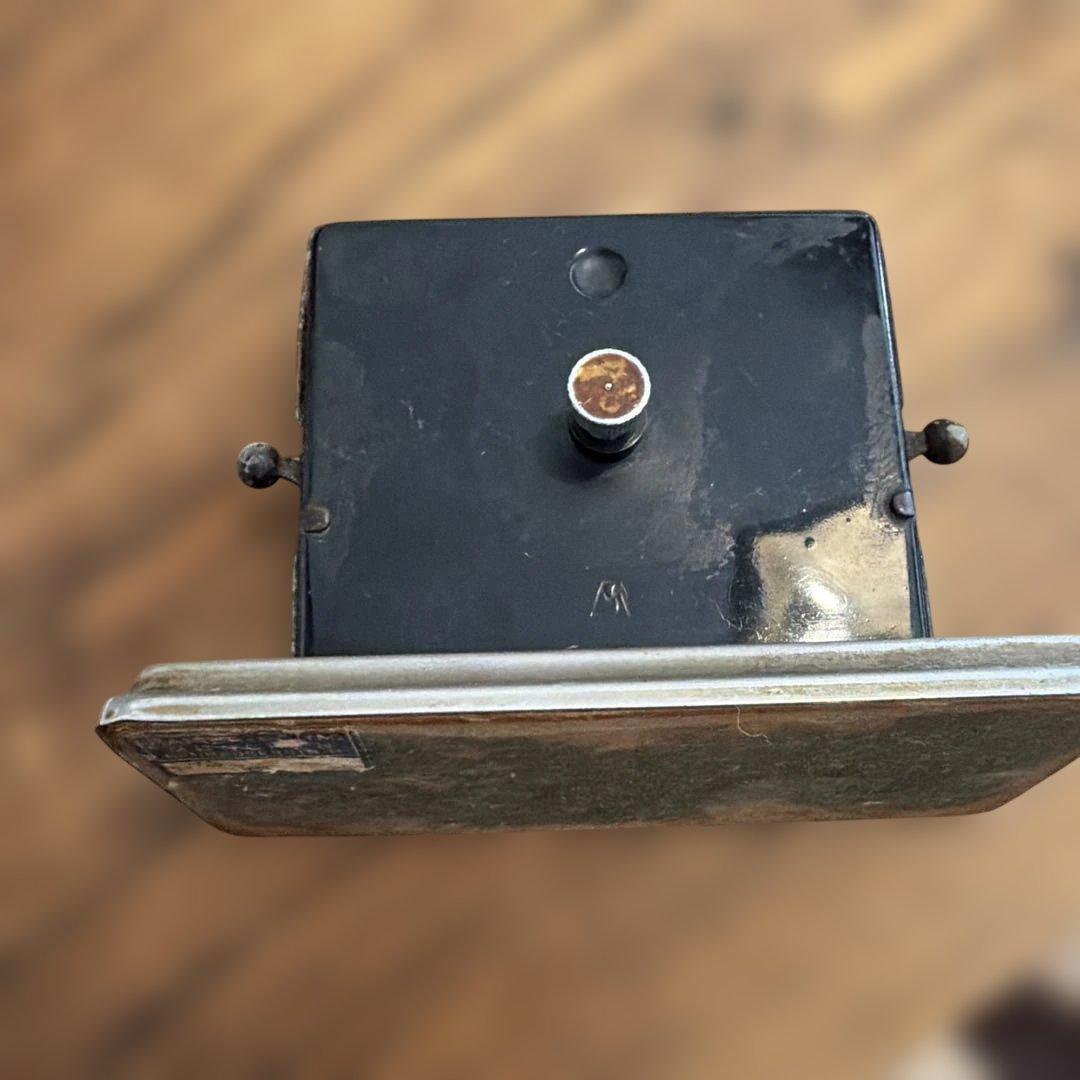 ドイツ製カレンダー アンティーク　金属製