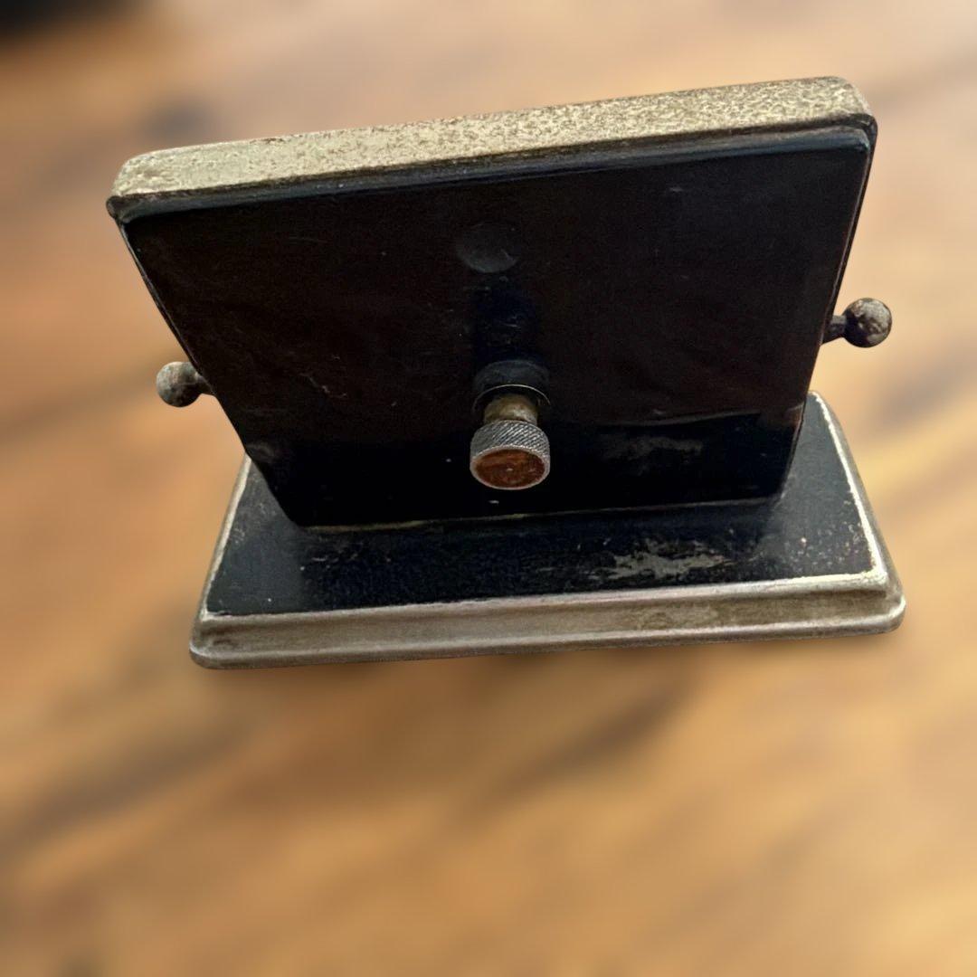 ドイツ製カレンダー アンティーク　金属製