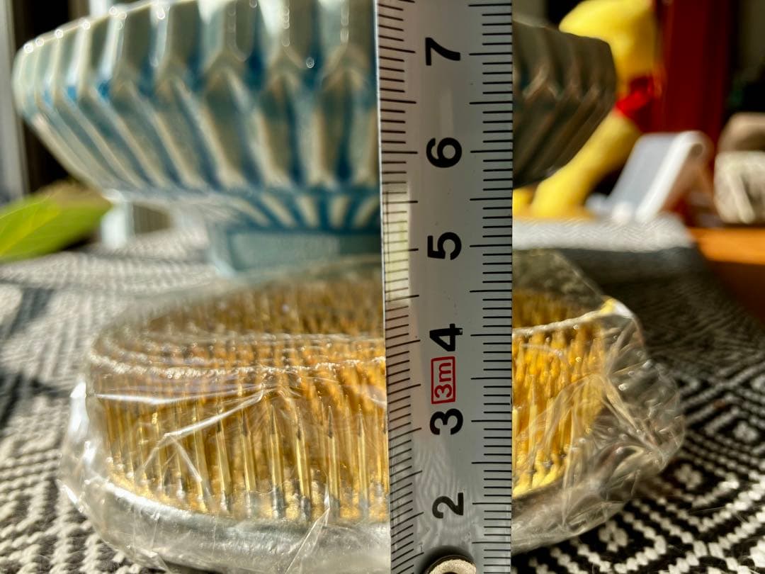 美品 水色の陶器製 花器 と 丸大形 高級剣山は新品未使用　ワレモノ発送致します