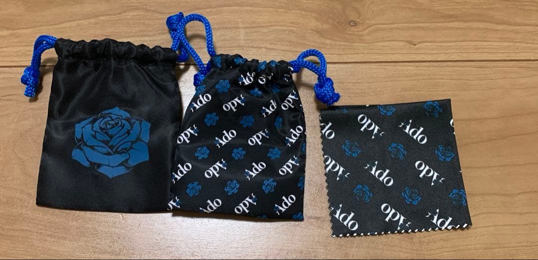 Adoグッズ　Tシャツ、ブローチ、チケットホルダー等)