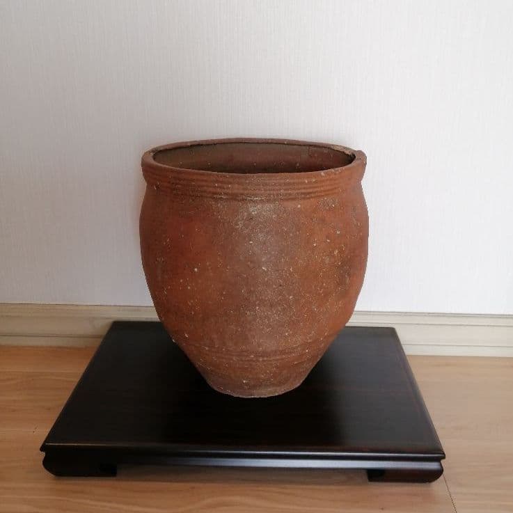 ㉛古信楽の壺　壺は景色　古信楽独特の土肌。　壺