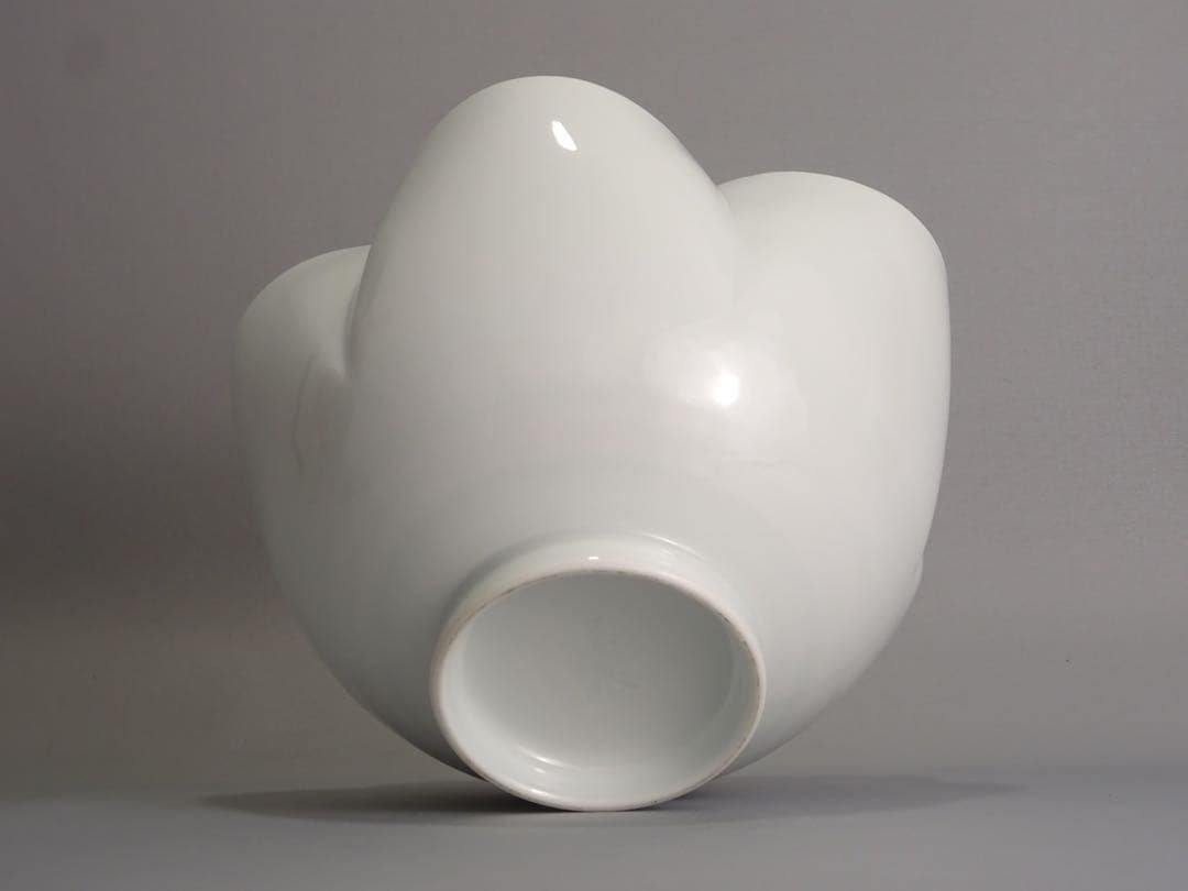 人間国宝　井上萬二　本人作　白磁　花形　花器　合わせ箱　花瓶　壺　花入　有田焼