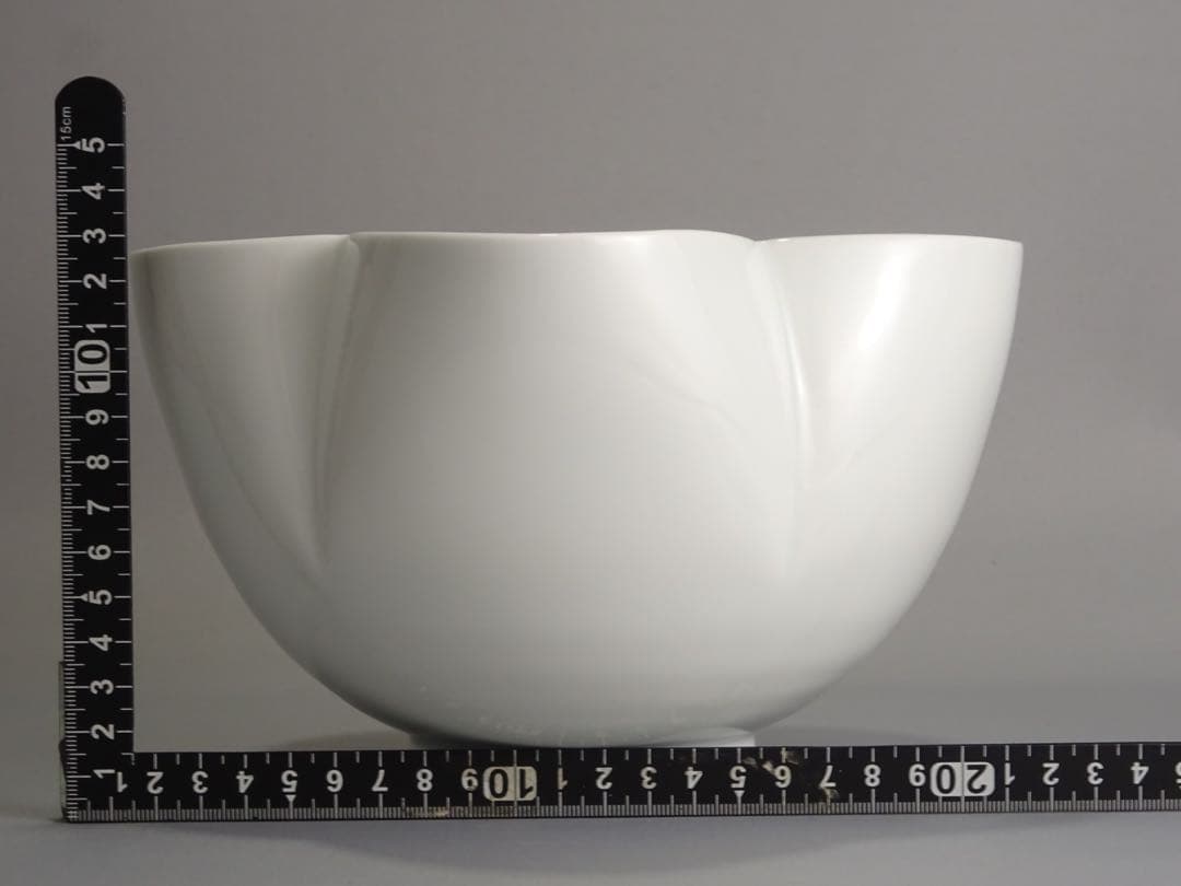 人間国宝　井上萬二　本人作　白磁　花形　花器　合わせ箱　花瓶　壺　花入　有田焼