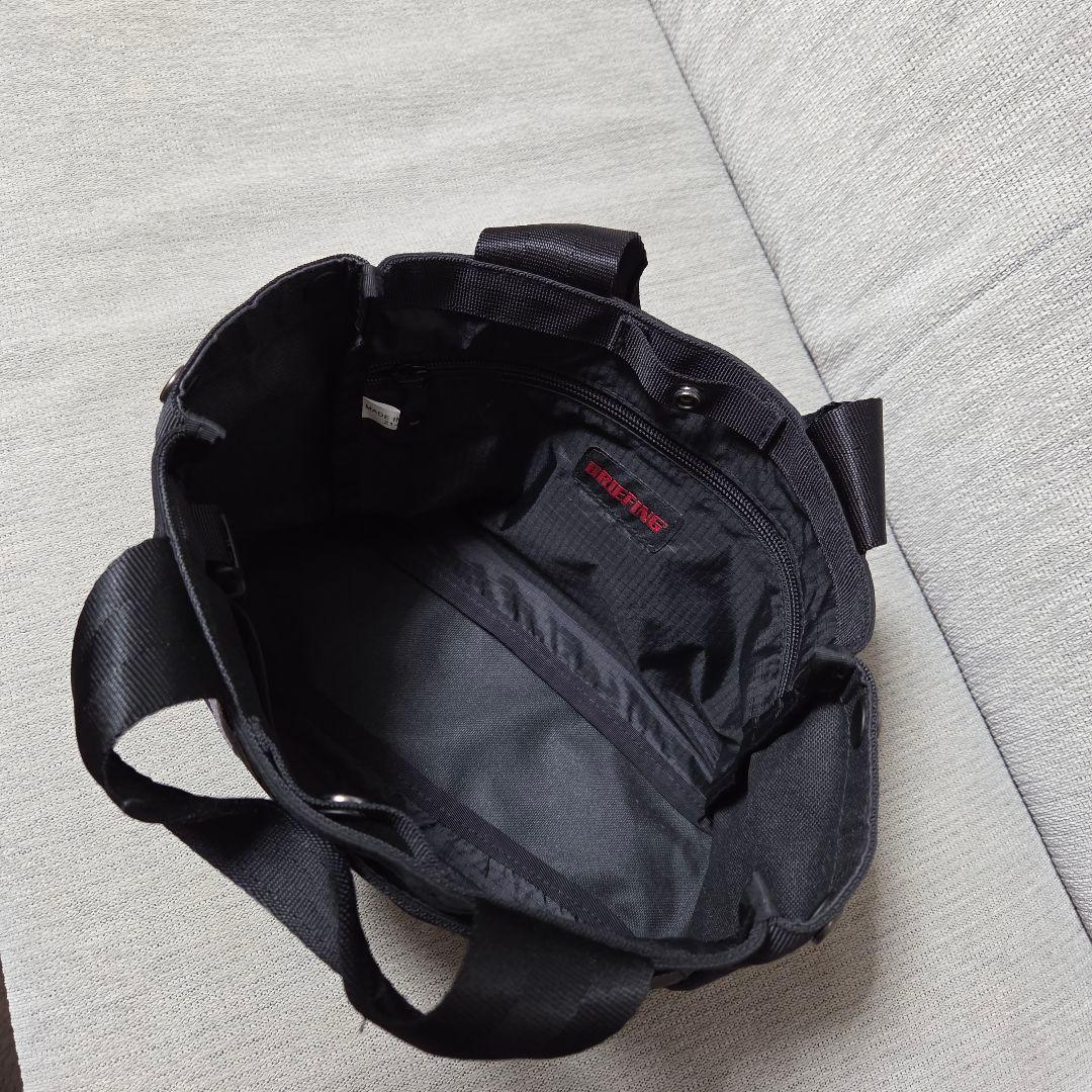 BRIEFING ラウンドバッグ