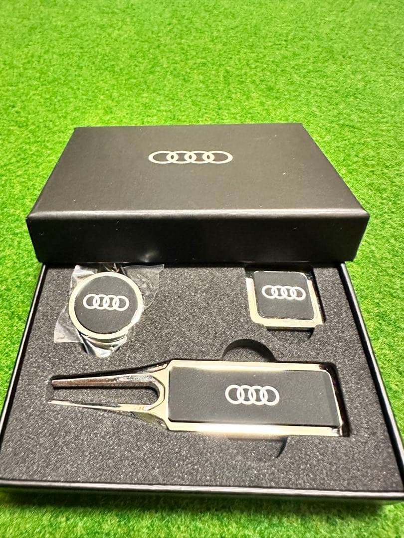 アウディマーカーセット ゴルフマーカー ゴルフタオル トートバック 缶入りティー