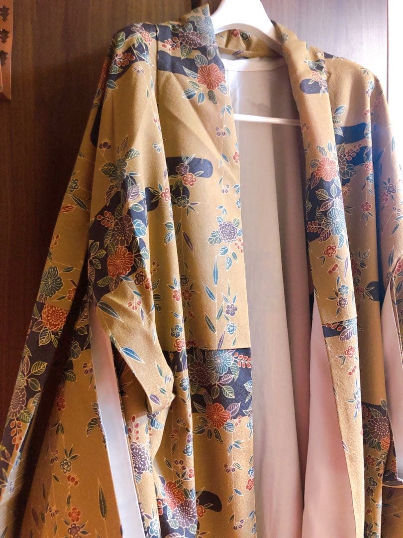 大衆演劇　役者　渋い着物　超キングサイズ正絹に見える洗える着物　雲紅型花柄帯付き