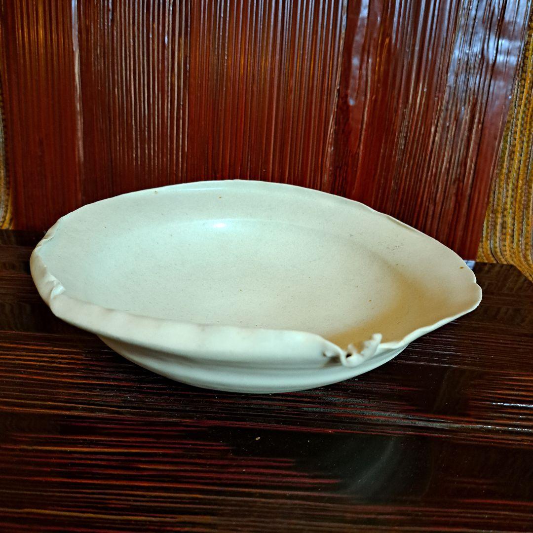 黒田泰蔵の陶器製白色皿