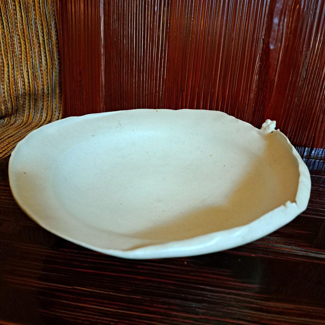 黒田泰蔵の陶器製白色皿