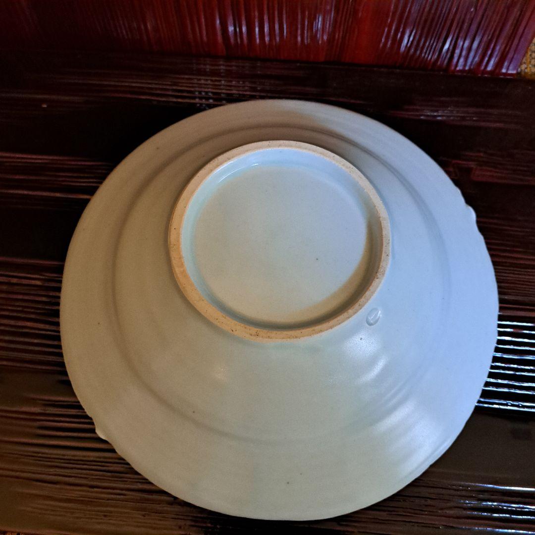 黒田泰蔵の陶器製白色皿