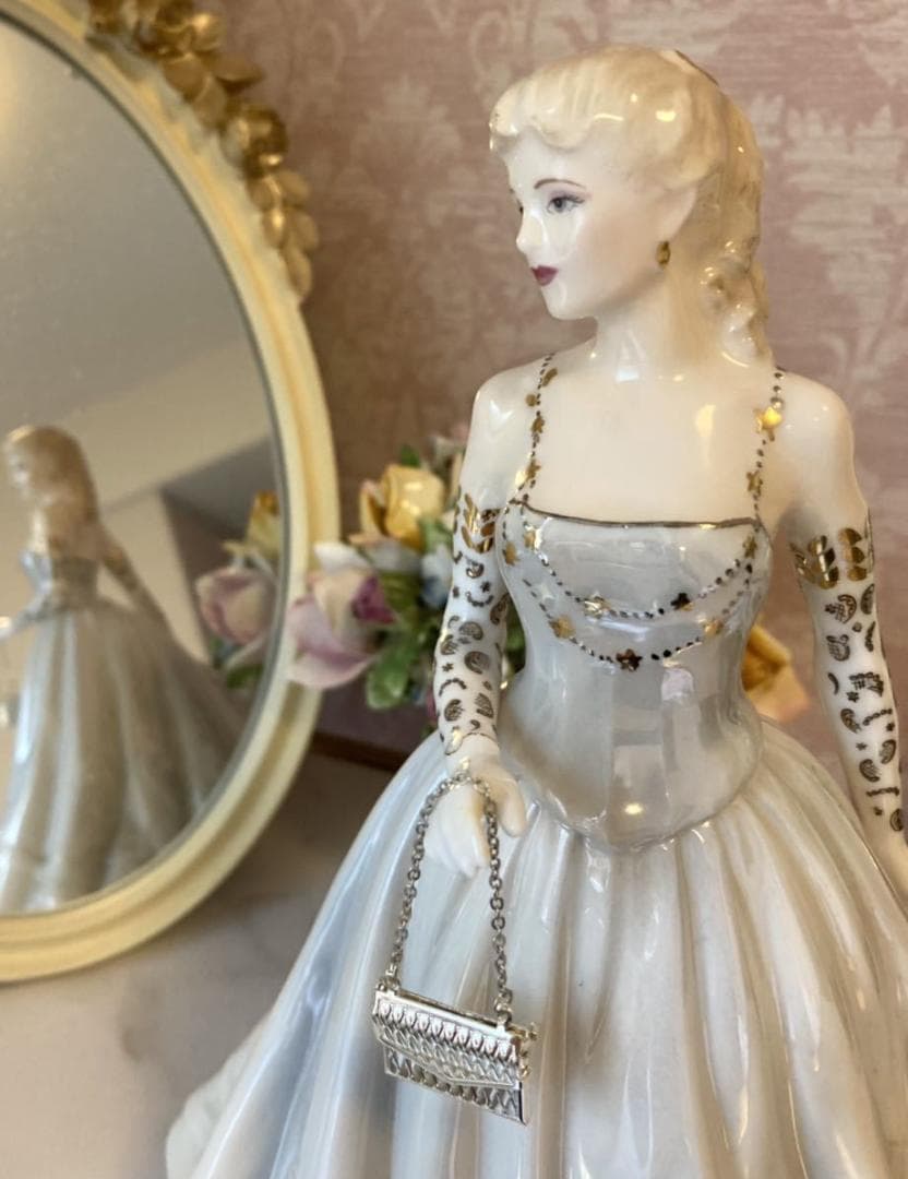 【限定品】ロイヤルウースター フィギュリン 陶器人形 パール シルバー ドレス