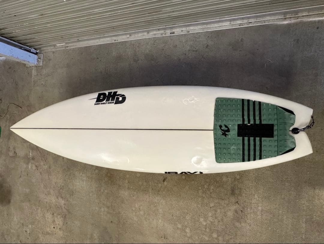 DHD サーフボード　(新品フィン付き)