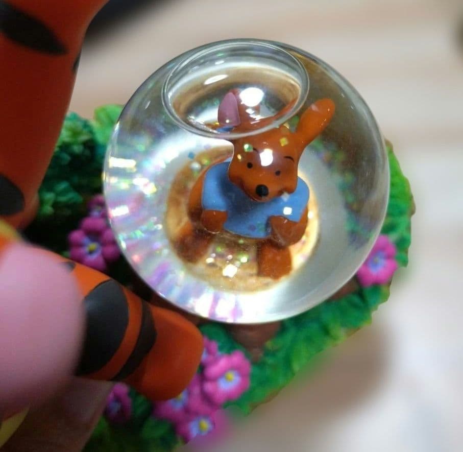 ディズニー くまのプーさん　光るガラスドーム　ティガー&ルー　スノードーム　2点