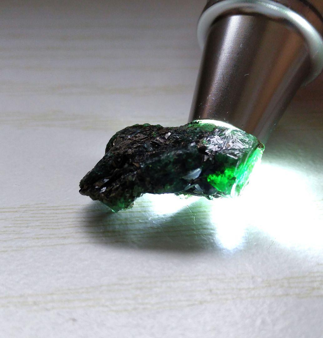 エメラルド　宝石鉱物標本