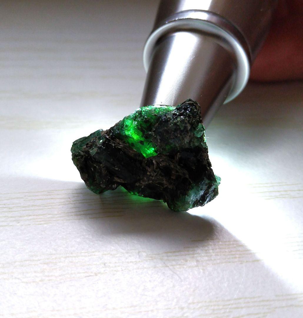 エメラルド　宝石鉱物標本