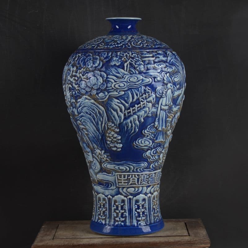 清乾隆藍地に彫られた十二支人物紋梅瓶 景徳鎮 装飾品 現代工芸品美術品 置物