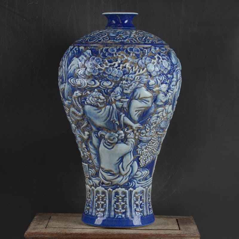 清乾隆藍地に彫られた十二支人物紋梅瓶 景徳鎮 装飾品 現代工芸品美術品 置物