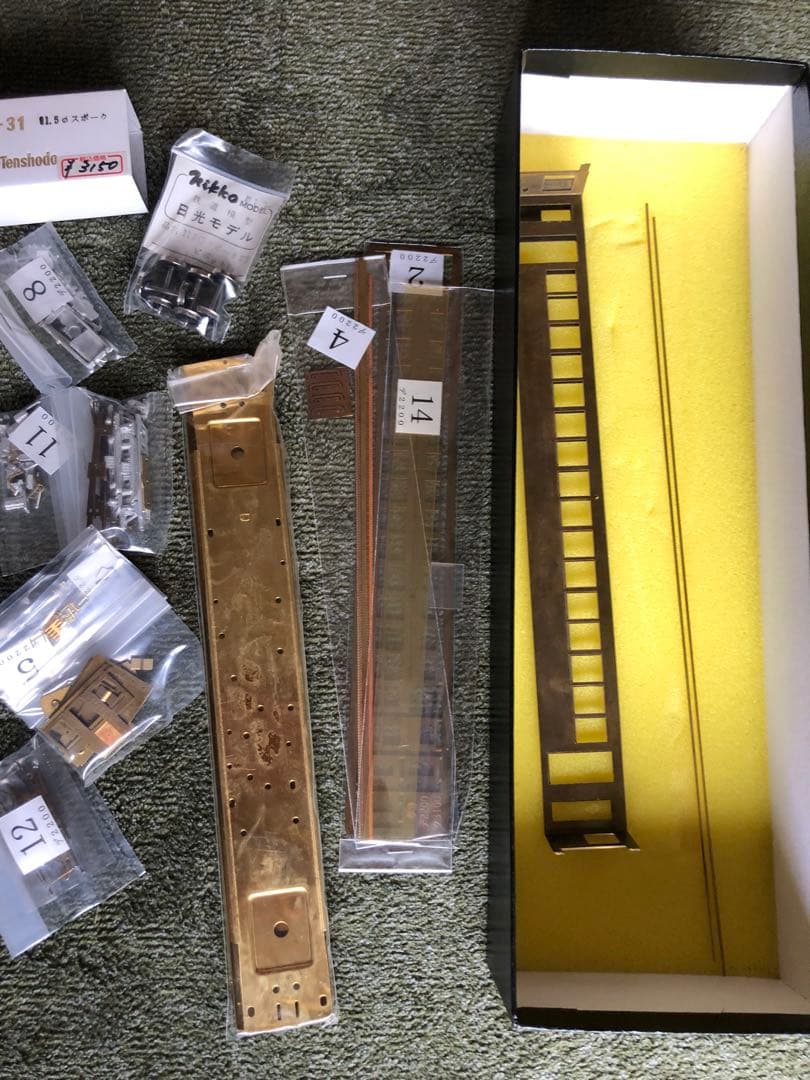 アダチ製作所　参急デ2200形とク3100形電車のバラキット2両セット