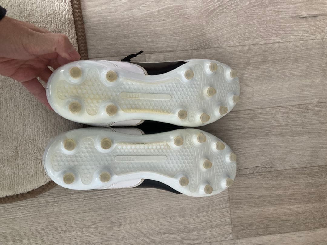 PUMA ホワイト サッカーシューズ スパイク