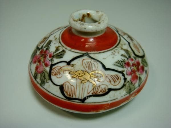 油壺■赤絵の古い油壷 窓兎紋 牡丹 花唐草 一輪挿し 時代物 骨董品 古美術■