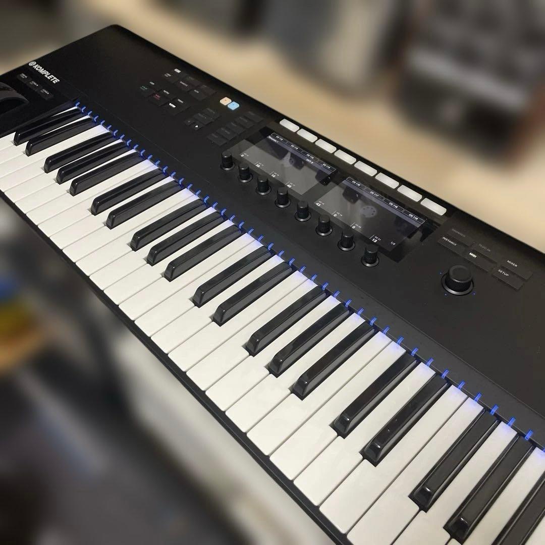 KOMPLETE KONTROL S49 mk2 ライセンス移行可　元箱あり