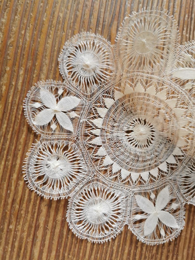 アンティーク テネリフレース 超極細糸 向日葵と太陽と花 アイボリー線状ドイリー