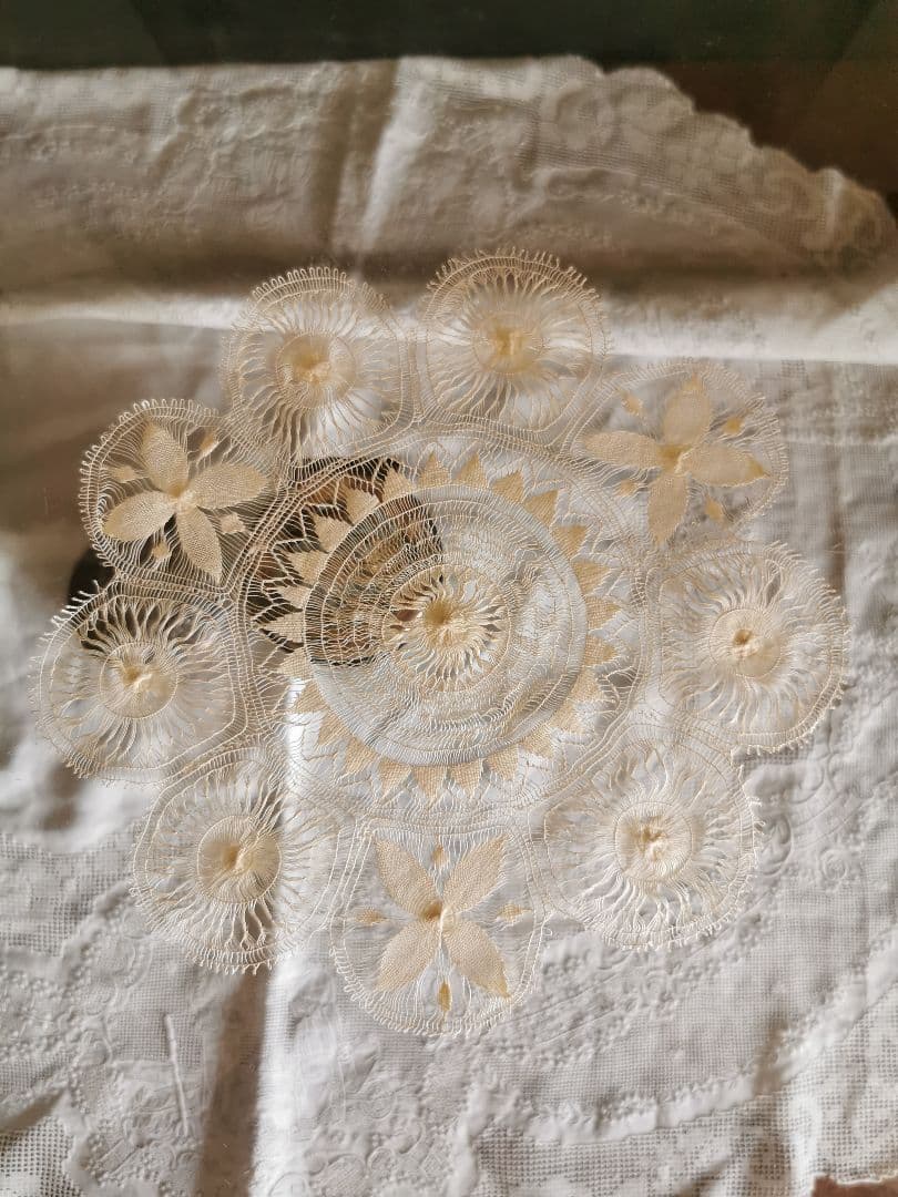 アンティーク テネリフレース 超極細糸 向日葵と太陽と花 アイボリー線状ドイリー