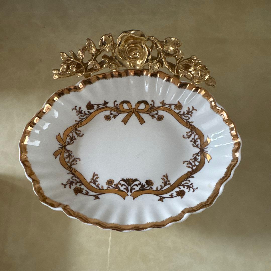 ソープディッシュ　アクセサリートレイ　リボンモチーフ　マトソン アンティーク調