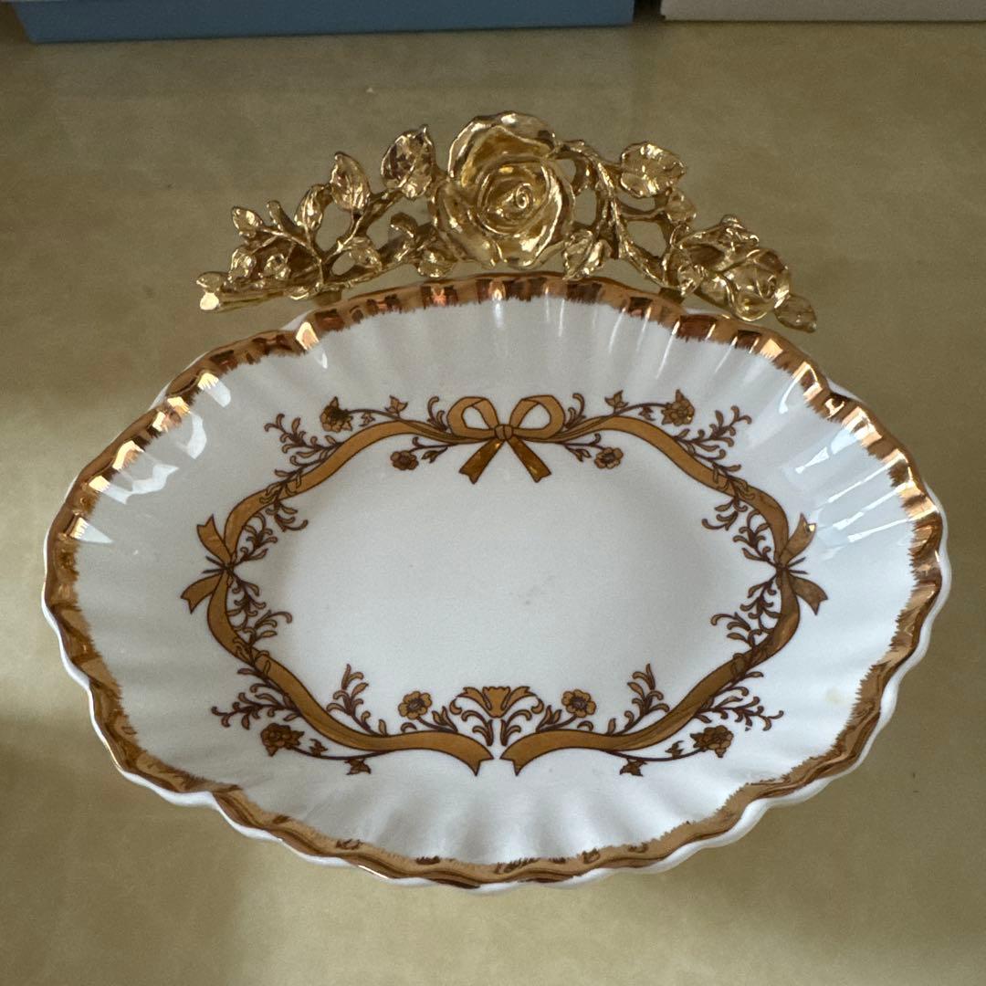 ソープディッシュ　アクセサリートレイ　リボンモチーフ　マトソン アンティーク調